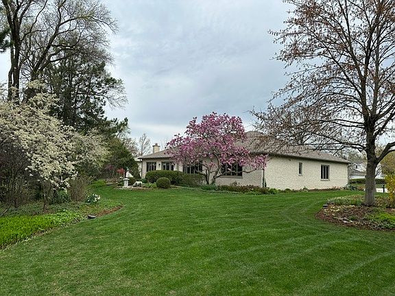 5th image of 447 Stratford Ln