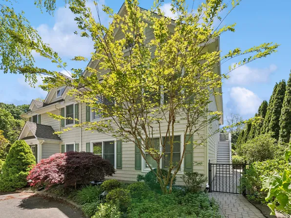 305 Captain Kidd Dr, Mattituck, NY 11952