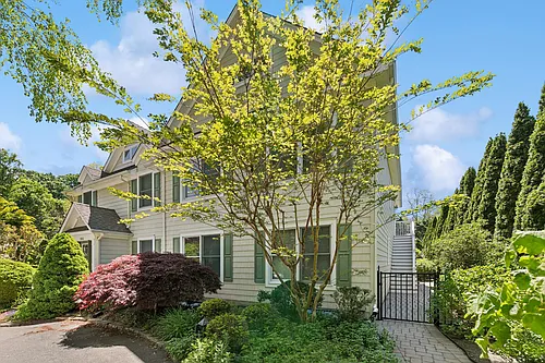 305 Captain Kidd Dr Photo 1