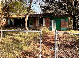 1216 Jamestown Dr, Douglas, GA 31533