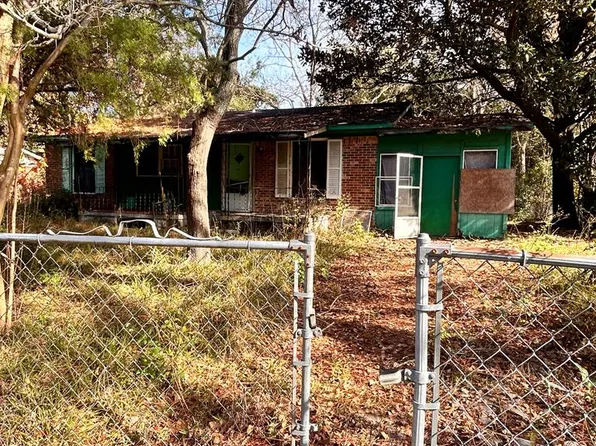 1216 Jamestown Dr, Douglas, GA 31533
