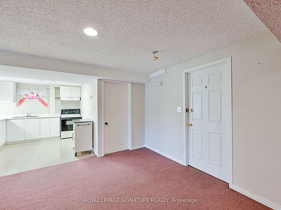 5th image of 556 Farwell Cres