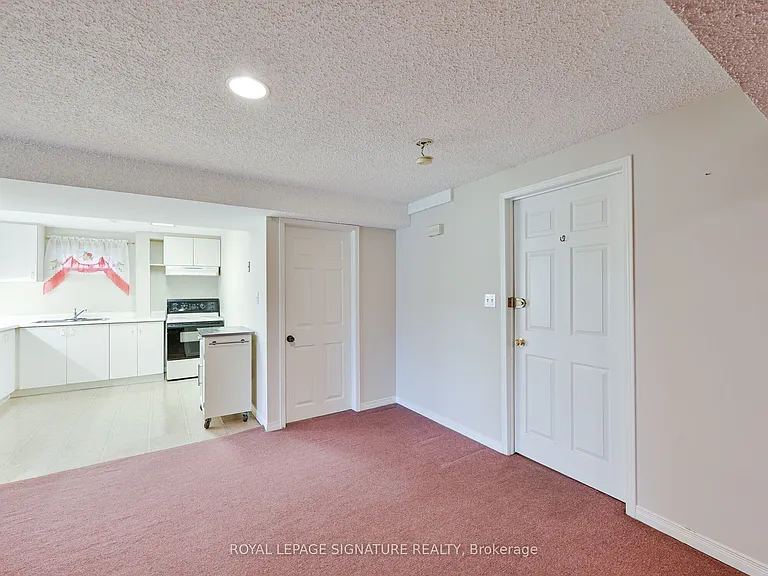 556 Farwell Cres #LOWER — Photo 5
