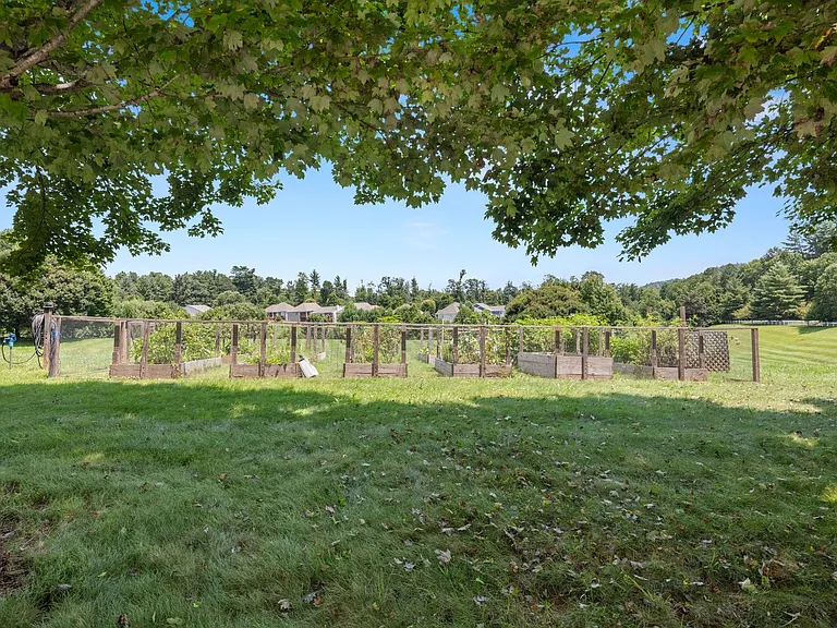 14 Rose Creek Rd — Photo 35