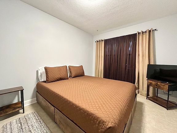 4th image of 805 Louisville St #12