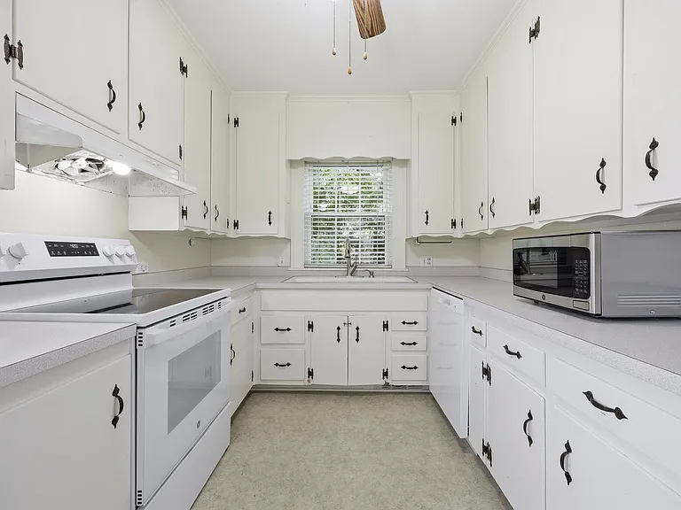 1203 S Main St — Photo 12