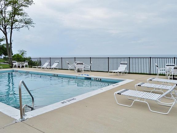 2nd image of 3618 Lakeshore Dr APT I4