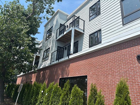 5th image of 1391 Main St #305
