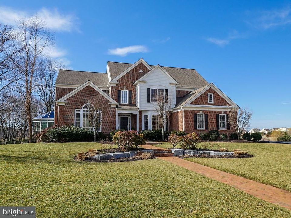 1st image of 302 Harcourt Ln