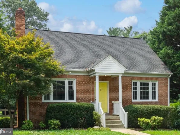 3 Somerset St, La Plata, MD 20646
