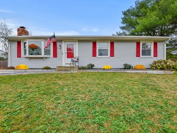 26 Village Dr, Dartmouth, MA 02747
