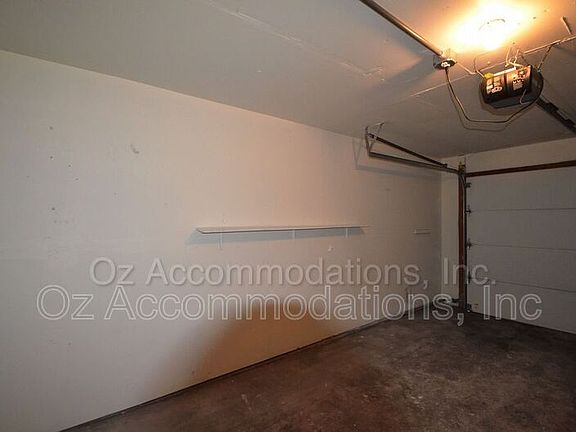 5th image of 311 NE Timbercreek Dr