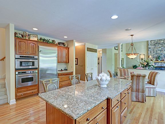 4th image of 24 Hilander Dr