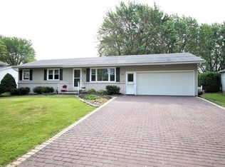 98 Kinmont Dr, Rochester, NY 14612