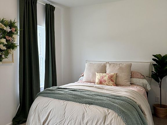 4th image of 109 Rosebush Ln