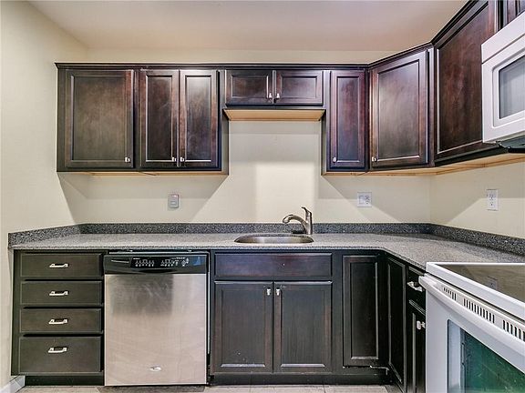 4th image of 401 12th Ave #114