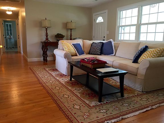 4th image of 319 Bluebird Dr
