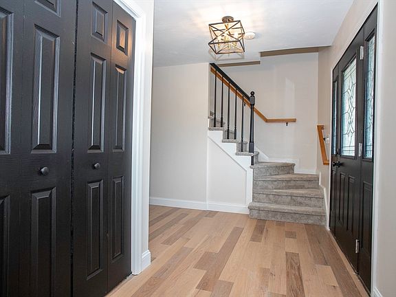 5th image of 12 Walden Ct