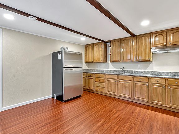 2nd image of 418 Greenwood Dr Unit B