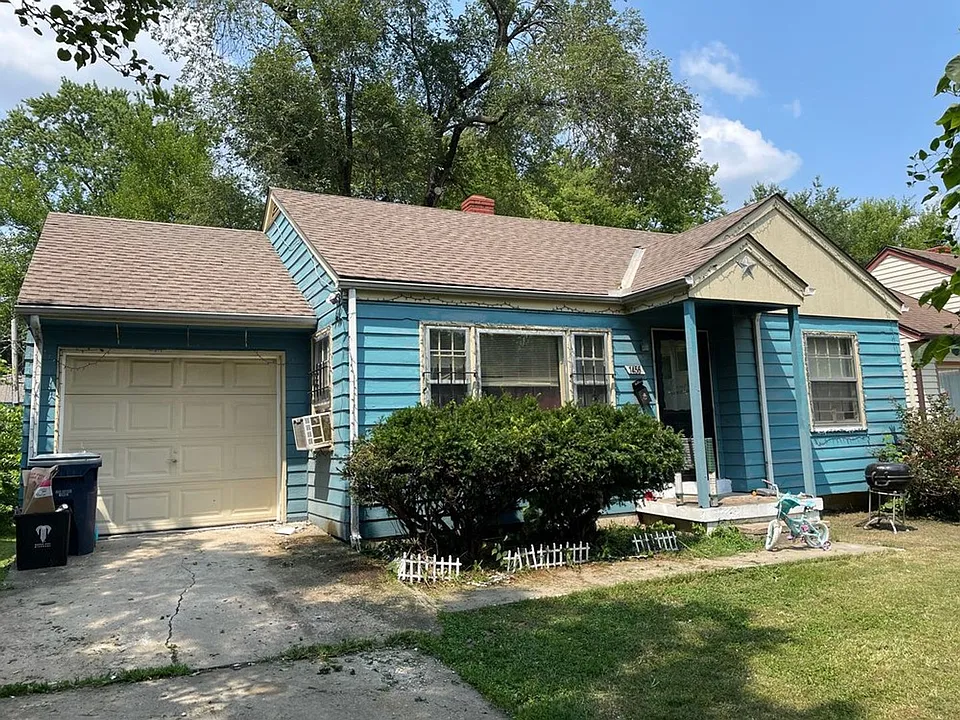 1456 E 76th Ter