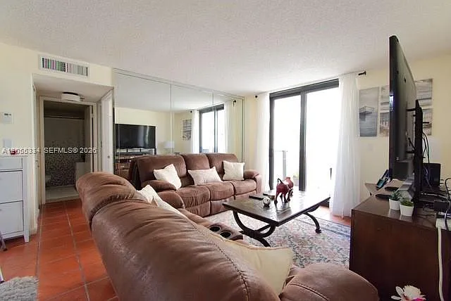 1621 Collins Ave #205 — Photo 18