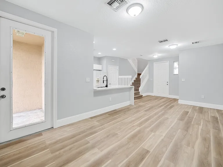 1954 SW 60th Ave #1 — Photo 4