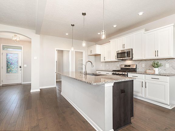 3rd image of 10086 Meadow Glen Dr