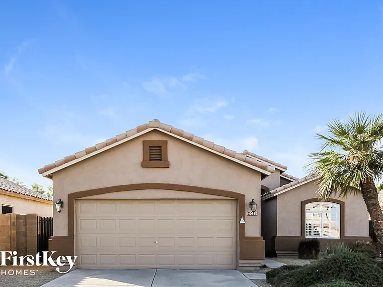 11029 W Almeria Rd — Photo 2