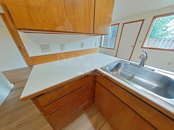 5th image of 1766 NW Grant Cir