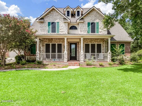 1011 Oak Lake Dr, Breaux Bridge, LA 70517