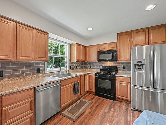 4th image of 25581 Pleasant Dr