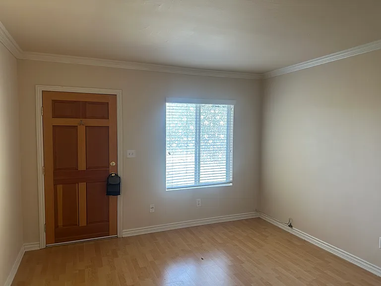 924 Estelle Ave #C — Photo 4