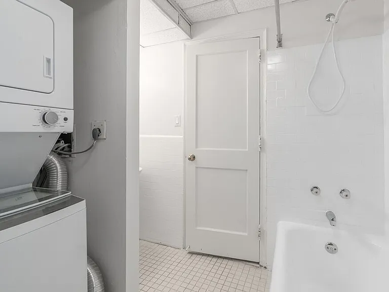 McCallum Apartments — Photo 16