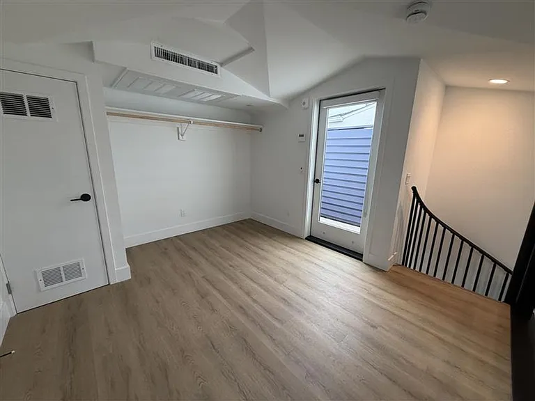 Girard Lofts — Photo 16