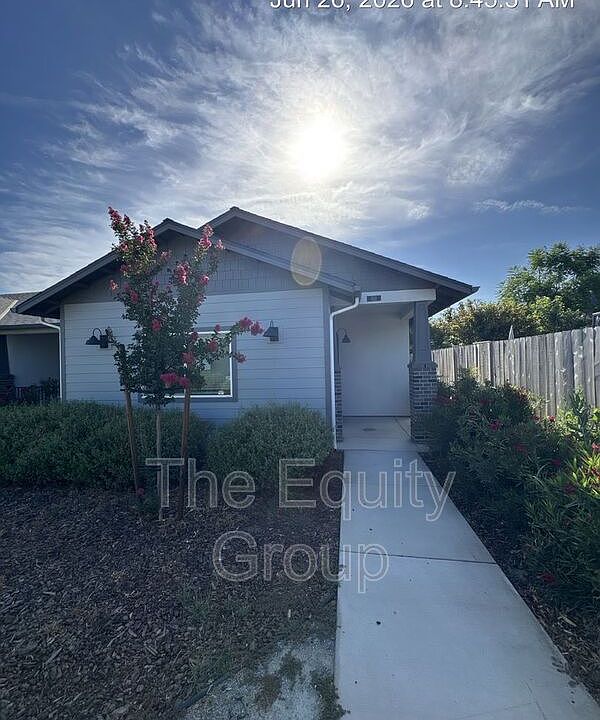 1st image of 514 S Summit St #103