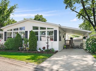 1054 Lakeview Rd, Elgin, IL 60123