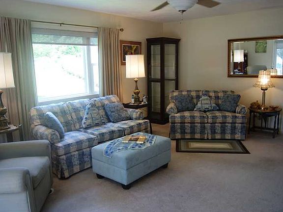 5th image of 128 Mohawk Dr