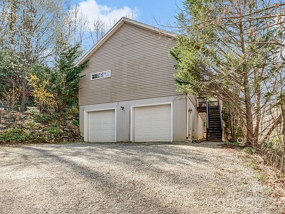 2nd image of 319 Glenn Bridge Rd