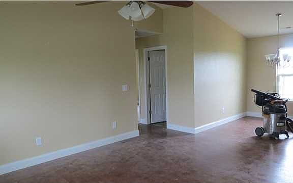 4th image of 2437 Ella Dr SE