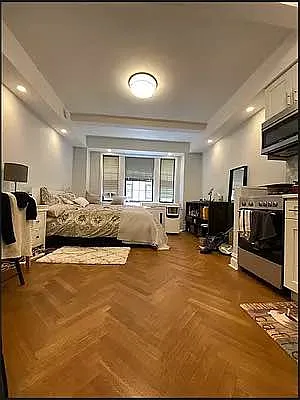 Rented by Bond New York | media 8