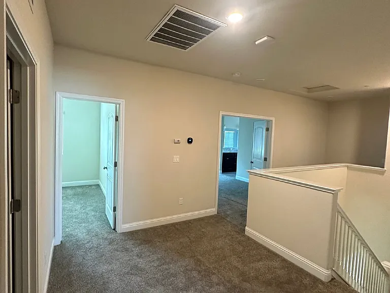 2494 Valdes Dr — Photo 25
