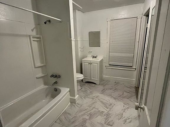 4th image of 548 N Delaware St