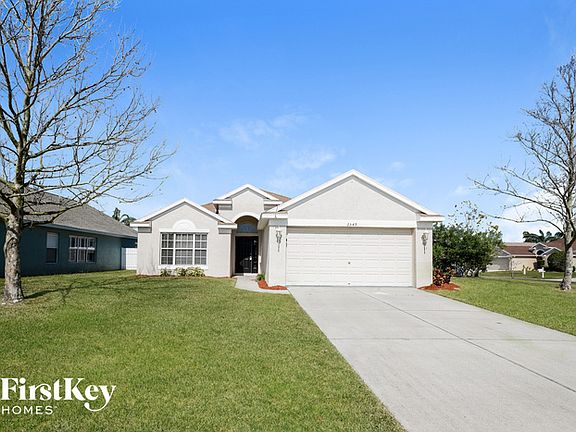 3rd image of 2549 Arrowpointe Dr