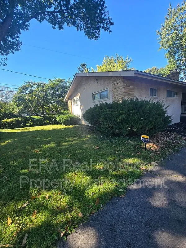 3 bed, 2.0 bath, 1390 sqft, $1,800 — Photo 1