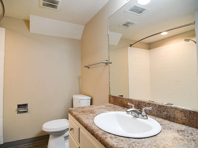 The Heights Apartments — Photo 23