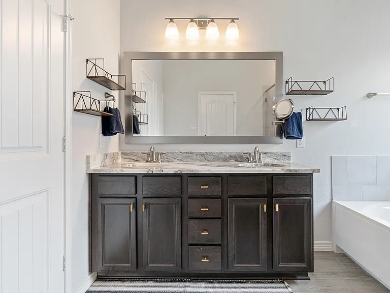 608 Lister Dr — Photo 21
