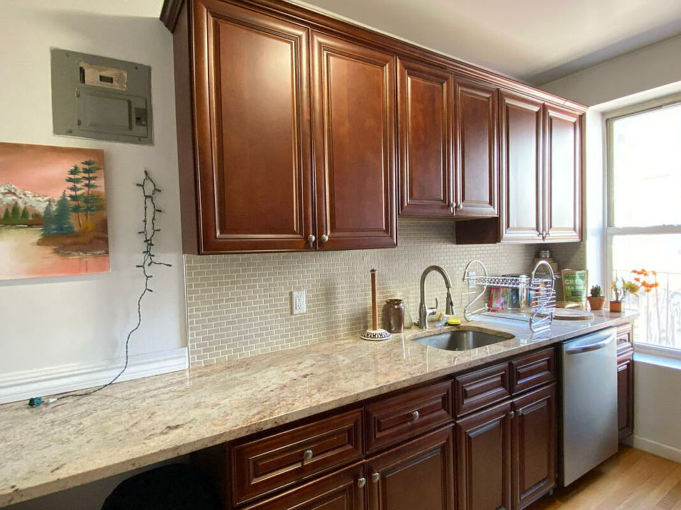 1st image of 30-70 32nd St #4A