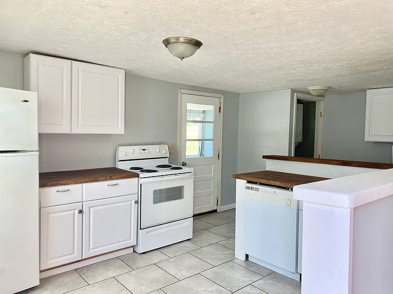 32 E Waterloo St #D — Photo 3