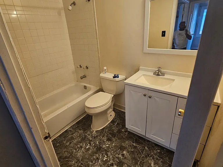 1117 Court G — Photo 13