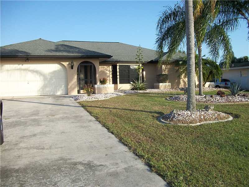 1st image of 425 W Tarpon Blvd NW